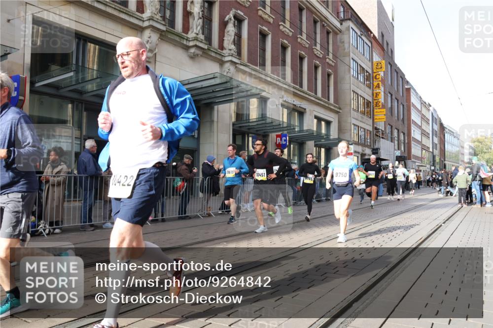 05.10.2025 - 20. swb-Marathon Bremen Strokosch-Dieckow http://msf.ph/oto/9264842 05.10.2025 11:04:24 Ziel 8111, 9394, 9532, 9610, 9623, 9750, 9765, 9771, 9812, 9813, 9866, 9915, 9927, 10278, 10422, 10451, 10485, 10531, 10532, 10557, 10674, 10684, 10771, 10869, 10891, 10956, 10964, 11035, 11196, 11315, 11372, 11427, 11542, 11546, 11615, 11636, 11704, 8111, 9394, 9532, 9610, 9623, 9750, 9765, 9771, 9812, 9813, 9866, 9915, 9927, 10278, 10422, 10451, 10485, 10531, 10532, 10557, 10674, 10684, 10771, 10869, 10891, 10956, 10964, 11035, 11196, 11315, 11372, 11427, 11542, 11546 meine-sportfotos.de