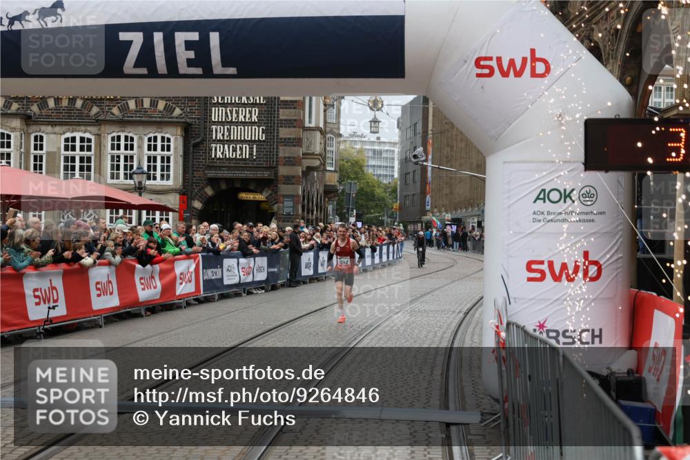 05.10.2025 - 20. swb-Marathon Bremen Yannick Fuchs http://msf.ph/oto/9264846 05.10.2025 12:06:32 Ziel 1040 meine-sportfotos.de