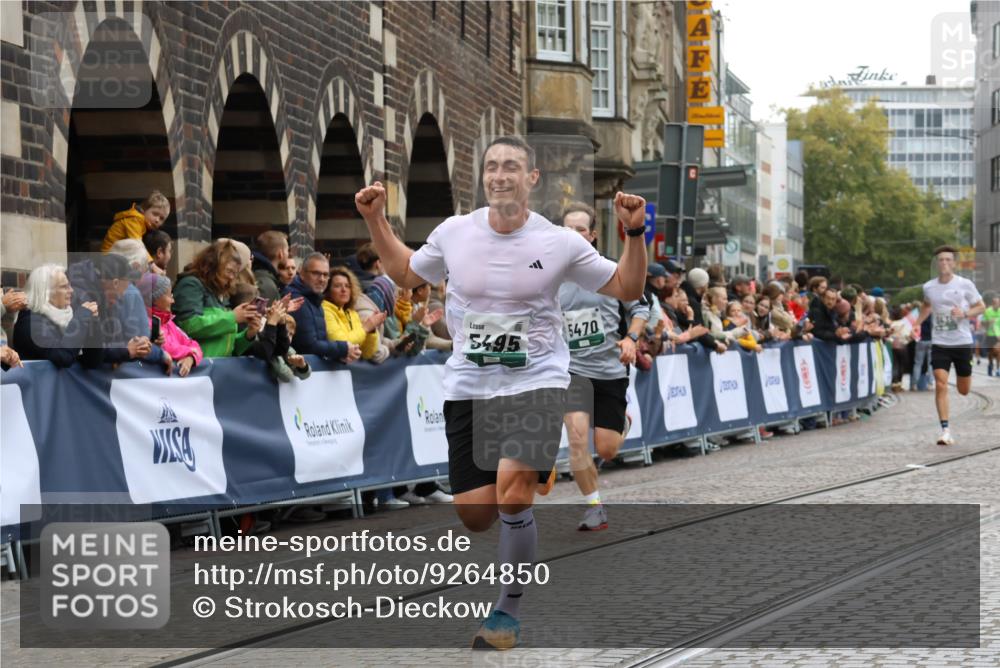 05.10.2025 - 20. swb-Marathon Bremen Strokosch-Dieckow http://msf.ph/oto/9264850 05.10.2025 12:58:58 Ziel 3435, 4664, 5470, 5495, 8053 meine-sportfotos.de