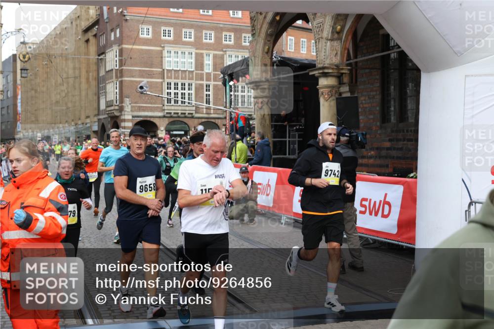 05.10.2025 - 20. swb-Marathon Bremen Yannick Fuchs http://msf.ph/oto/9264856 05.10.2025 10:50:53 Ziel 9230, 9251, 9277, 9658, 9715, 9742, 9832, 9888, 9969, 10043, 10279, 10479, 10689, 11062, 11451, 11543, 11661 meine-sportfotos.de