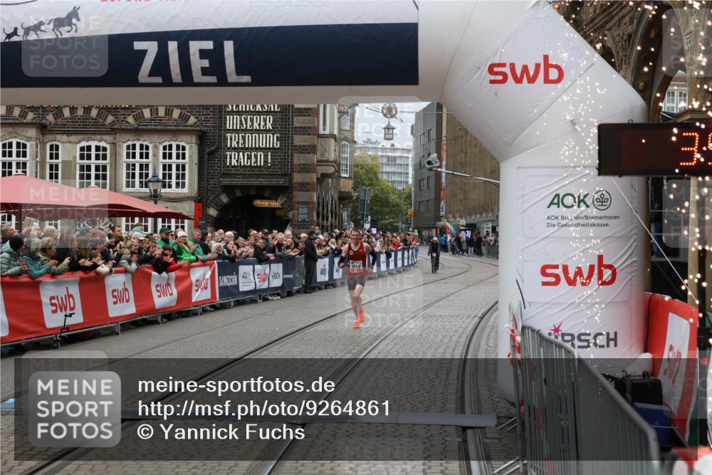 05.10.2025 - 20. swb-Marathon Bremen Yannick Fuchs http://msf.ph/oto/9264861 05.10.2025 12:06:32 Ziel 1040 meine-sportfotos.de