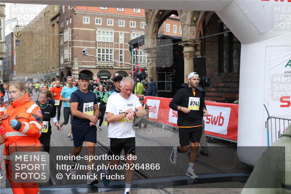 05.10.2025 - 20. swb-Marathon Bremen Yannick Fuchs http://msf.ph/oto/9264866 05.10.2025 10:50:53 Ziel 9230, 9251, 9277, 9658, 9715, 9742, 9832, 9888, 9969, 10043, 10279, 10479, 10689, 11062, 11451, 11543, 11661 meine-sportfotos.de