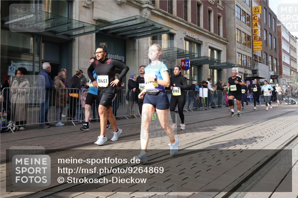 05.10.2025 - 20. swb-Marathon Bremen Strokosch-Dieckow http://msf.ph/oto/9264869 05.10.2025 11:04:25 Ziel 9394, 9530, 9532, 9623, 9750, 9765, 9771, 9812, 9813, 9866, 9915, 9927, 10422, 10451, 10485, 10531, 10532, 10557, 10674, 10684, 10771, 10869, 10891, 10956, 10964, 11035, 11196, 11315, 11372, 11427, 11542, 11546, 11559, 11615, 11636, 11704, 9394, 9530, 9532, 9623, 9750, 9765, 9771, 9812, 9813, 9866, 9915, 9927, 10422, 10451, 10485, 10531, 10532, 10557, 10674, 10684, 10771, 10869, 10891, 10956, 10964, 11035, 11196, 11315, 11372, 11427, 11542, 11546 meine-sportfotos.de