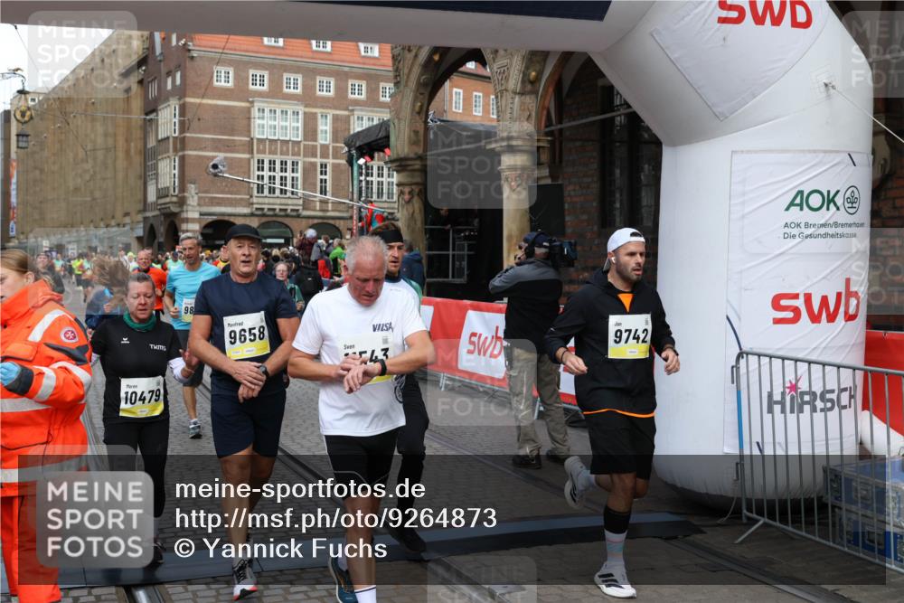 05.10.2025 - 20. swb-Marathon Bremen Yannick Fuchs http://msf.ph/oto/9264873 05.10.2025 10:50:53 Ziel 9230, 9251, 9277, 9658, 9715, 9742, 9832, 9888, 9969, 10043, 10279, 10479, 10689, 11062, 11451, 11543, 11661 meine-sportfotos.de