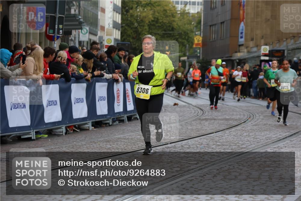 05.10.2025 - 20. swb-Marathon Bremen Strokosch-Dieckow http://msf.ph/oto/9264883 05.10.2025 11:07:36 Ziel 9306, 10585, 10650, 10749, 10776, 11584 meine-sportfotos.de