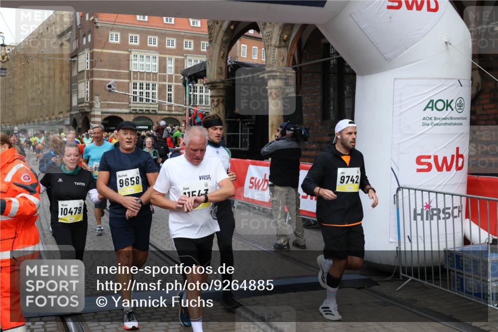 05.10.2025 - 20. swb-Marathon Bremen Yannick Fuchs http://msf.ph/oto/9264885 05.10.2025 10:50:53 Ziel 9230, 9251, 9277, 9658, 9715, 9742, 9832, 9888, 9969, 10043, 10279, 10479, 10689, 11062, 11451, 11543, 11661 meine-sportfotos.de