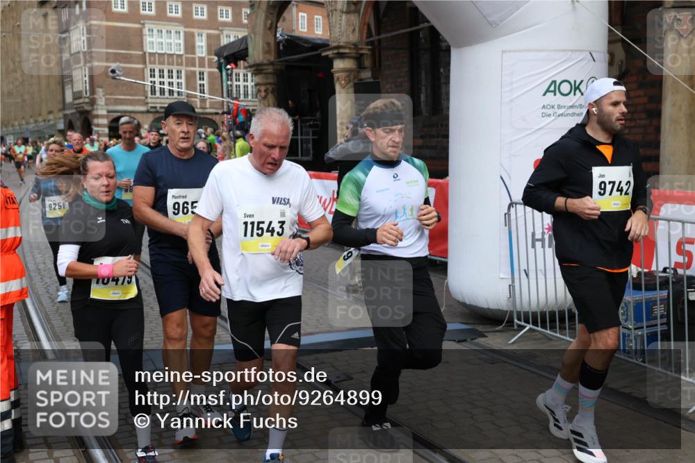 05.10.2025 - 20. swb-Marathon Bremen Yannick Fuchs http://msf.ph/oto/9264899 05.10.2025 10:50:54 Ziel 7733, 9230, 9251, 9277, 9658, 9715, 9742, 9832, 9888, 9969, 9975, 10043, 10224, 10279, 10479, 10689, 11451, 11543, 11661 meine-sportfotos.de