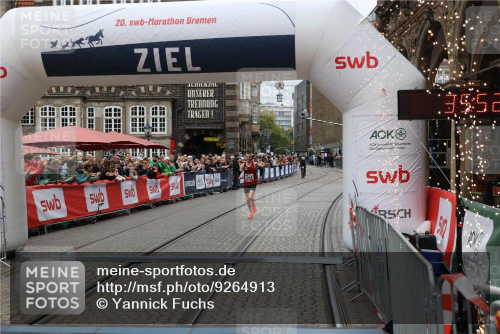05.10.2025 - 20. swb-Marathon Bremen Yannick Fuchs http://msf.ph/oto/9264913 05.10.2025 12:06:32 Ziel 1040 meine-sportfotos.de