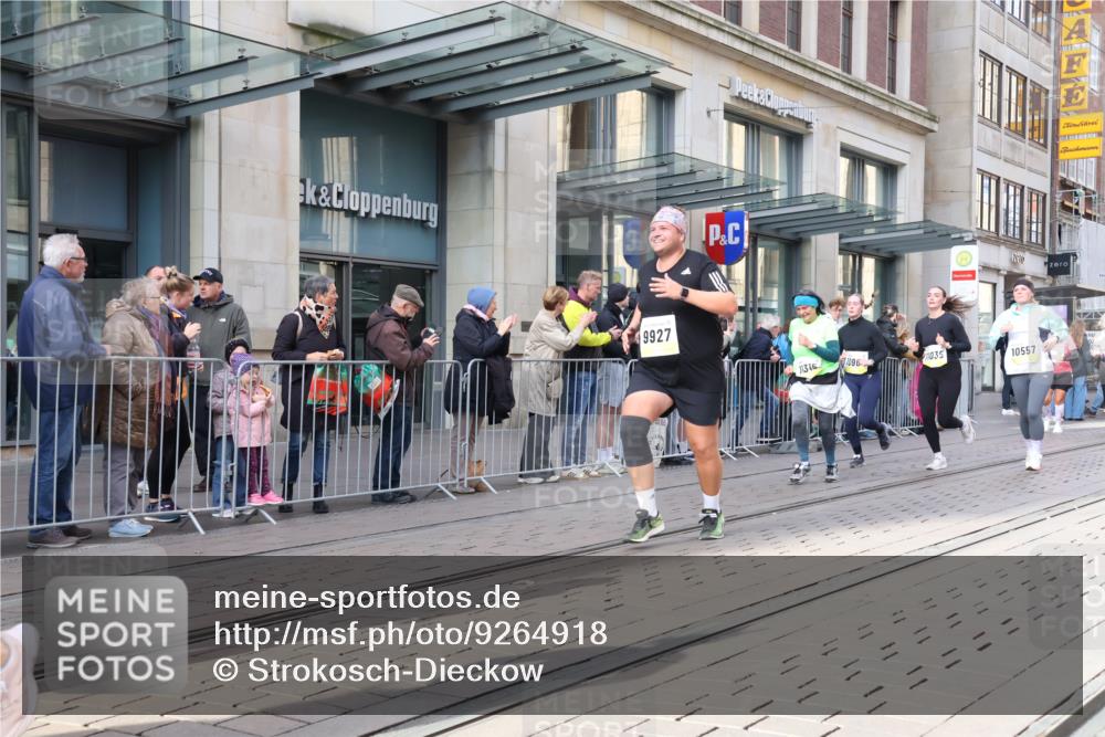 05.10.2025 - 20. swb-Marathon Bremen Strokosch-Dieckow http://msf.ph/oto/9264918 05.10.2025 11:04:26 Ziel 9220, 9394, 9530, 9532, 9623, 9750, 9765, 9771, 9812, 9813, 9866, 9915, 9927, 10422, 10451, 10485, 10531, 10532, 10557, 10674, 10684, 10771, 10869, 10891, 10964, 11035, 11180, 11196, 11315, 11372, 11427, 11542, 11546, 11559, 11615, 11636, 9220, 9394, 9530, 9532, 9623, 9750, 9765, 9771, 9812, 9813, 9866, 9915, 9927, 10422, 10451, 10485, 10531, 10532, 10557, 10674, 10684, 10771, 10869, 10891, 10964, 11035, 11180, 11196, 11315, 11372, 11427, 11542, 11546 meine-sportfotos.de