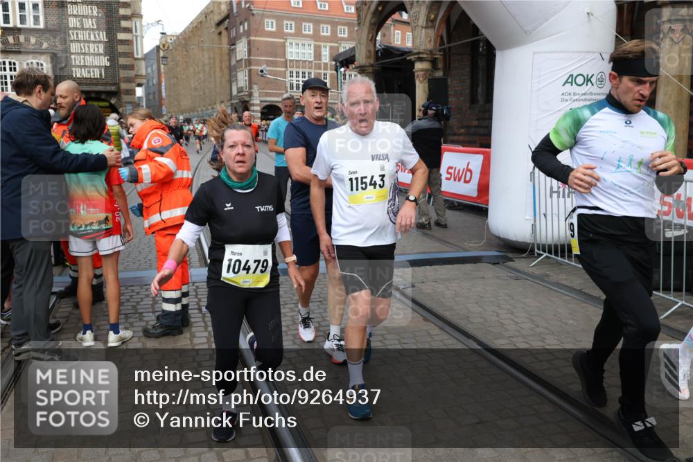 05.10.2025 - 20. swb-Marathon Bremen Yannick Fuchs http://msf.ph/oto/9264937 05.10.2025 10:50:54 Ziel 7733, 9230, 9251, 9277, 9658, 9715, 9742, 9832, 9888, 9969, 9975, 10043, 10224, 10279, 10479, 10689, 11451, 11543, 11661 meine-sportfotos.de