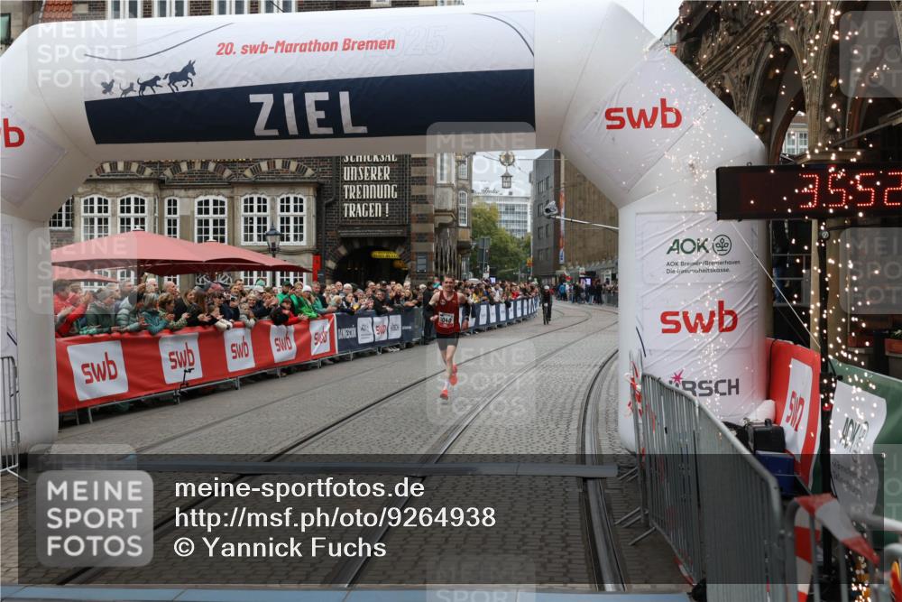 05.10.2025 - 20. swb-Marathon Bremen Yannick Fuchs http://msf.ph/oto/9264938 05.10.2025 12:06:33 Ziel 1040 meine-sportfotos.de
