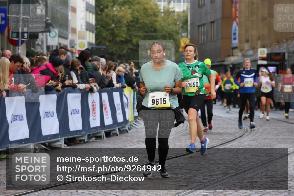 05.10.2025 - 20. swb-Marathon Bremen Strokosch-Dieckow http://msf.ph/oto/9264942 05.10.2025 11:07:41 Ziel 9306, 9615, 10550, 10650 meine-sportfotos.de