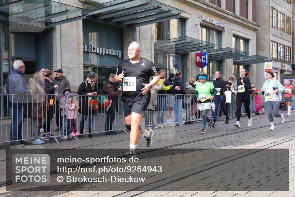 05.10.2025 - 20. swb-Marathon Bremen Strokosch-Dieckow http://msf.ph/oto/9264943 05.10.2025 11:04:27 Ziel 9220, 9530, 9532, 9623, 9750, 9765, 9771, 9812, 9813, 9866, 9915, 9927, 10422, 10451, 10485, 10532, 10557, 10674, 10684, 10771, 10869, 10891, 10964, 11035, 11180, 11196, 11315, 11372, 11427, 11478, 11542, 11546, 11559, 11615, 11636, 9220, 9530, 9532, 9623, 9750, 9765, 9771, 9812, 9813, 9866, 9915, 9927, 10422, 10451, 10485, 10532, 10557, 10674, 10684, 10771, 10869, 10891, 10964, 11035, 11180, 11196, 11315, 11372, 11427, 11478, 11542, 11546 meine-sportfotos.de