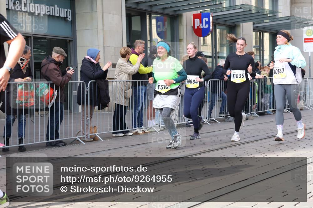05.10.2025 - 20. swb-Marathon Bremen Strokosch-Dieckow http://msf.ph/oto/9264955 05.10.2025 11:04:27 Ziel 9220, 9530, 9532, 9623, 9750, 9765, 9771, 9812, 9813, 9866, 9915, 9927, 10422, 10451, 10485, 10532, 10557, 10674, 10684, 10771, 10869, 10891, 10964, 11035, 11180, 11196, 11315, 11372, 11427, 11478, 11542, 11546, 11559, 11615, 11636, 9220, 9530, 9532, 9623, 9750, 9765, 9771, 9812, 9813, 9866, 9915, 9927, 10422, 10451, 10485, 10532, 10557, 10674, 10684, 10771, 10869, 10891, 10964, 11035, 11180, 11196, 11315, 11372, 11427, 11478, 11542, 11546 meine-sportfotos.de
