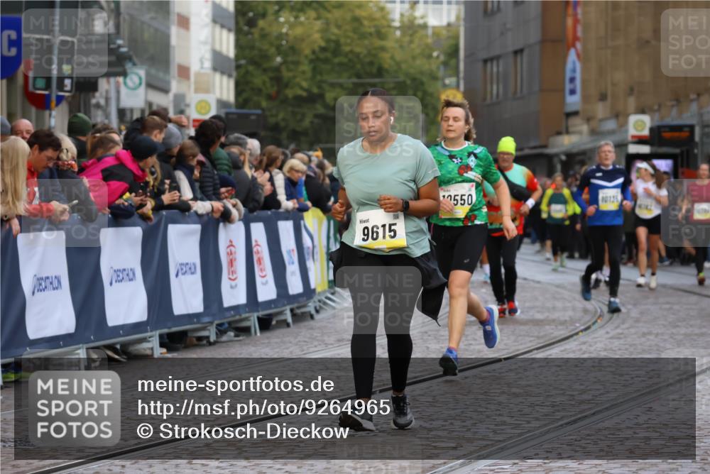 05.10.2025 - 20. swb-Marathon Bremen Strokosch-Dieckow http://msf.ph/oto/9264965 05.10.2025 11:07:41 Ziel 9306, 9615, 10550, 10650 meine-sportfotos.de