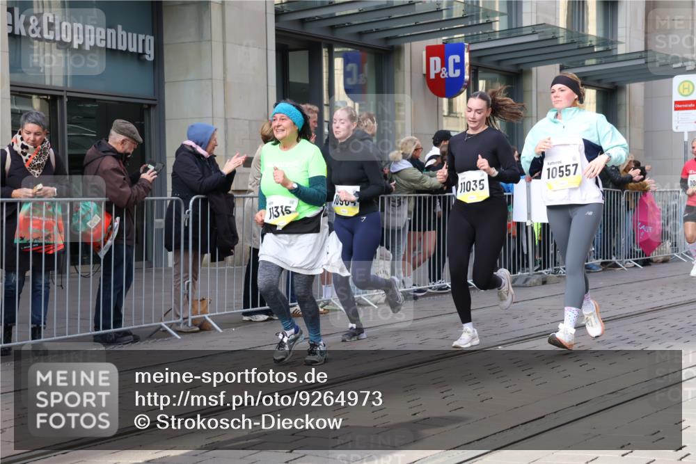 05.10.2025 - 20. swb-Marathon Bremen Strokosch-Dieckow http://msf.ph/oto/9264973 05.10.2025 11:04:28 Ziel 9220, 9409, 9530, 9532, 9623, 9750, 9765, 9771, 9812, 9813, 9866, 9915, 9927, 10422, 10451, 10485, 10532, 10557, 10674, 10684, 10771, 10869, 10891, 10964, 11035, 11090, 11180, 11196, 11315, 11372, 11427, 11478, 11542, 11546, 11559, 11615, 11636, 9220, 9409, 9530, 9532, 9623, 9750, 9765, 9771, 9812, 9813, 9866, 9915, 9927, 10422, 10451, 10485, 10532, 10557, 10674, 10684, 10771, 10869, 10891, 10964, 11035, 11090, 11180, 11196, 11315, 11372, 11427, 11478, 11542, 11546 meine-sportfotos.de