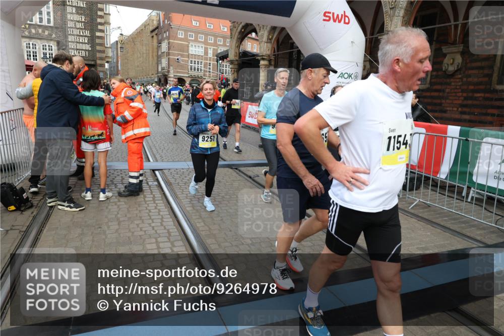 05.10.2025 - 20. swb-Marathon Bremen Yannick Fuchs http://msf.ph/oto/9264978 05.10.2025 10:50:56 Ziel 7733, 9230, 9251, 9277, 9658, 9715, 9742, 9832, 9888, 9966, 9969, 9975, 10043, 10224, 10279, 10479, 10689, 11451, 11543, 11661 meine-sportfotos.de