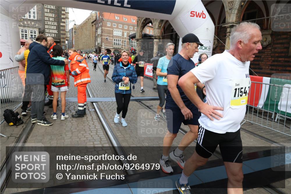 05.10.2025 - 20. swb-Marathon Bremen Yannick Fuchs http://msf.ph/oto/9264979 05.10.2025 10:50:56 Ziel 7733, 9230, 9251, 9277, 9658, 9715, 9742, 9832, 9888, 9966, 9969, 9975, 10043, 10224, 10279, 10479, 10689, 11451, 11543, 11661 meine-sportfotos.de
