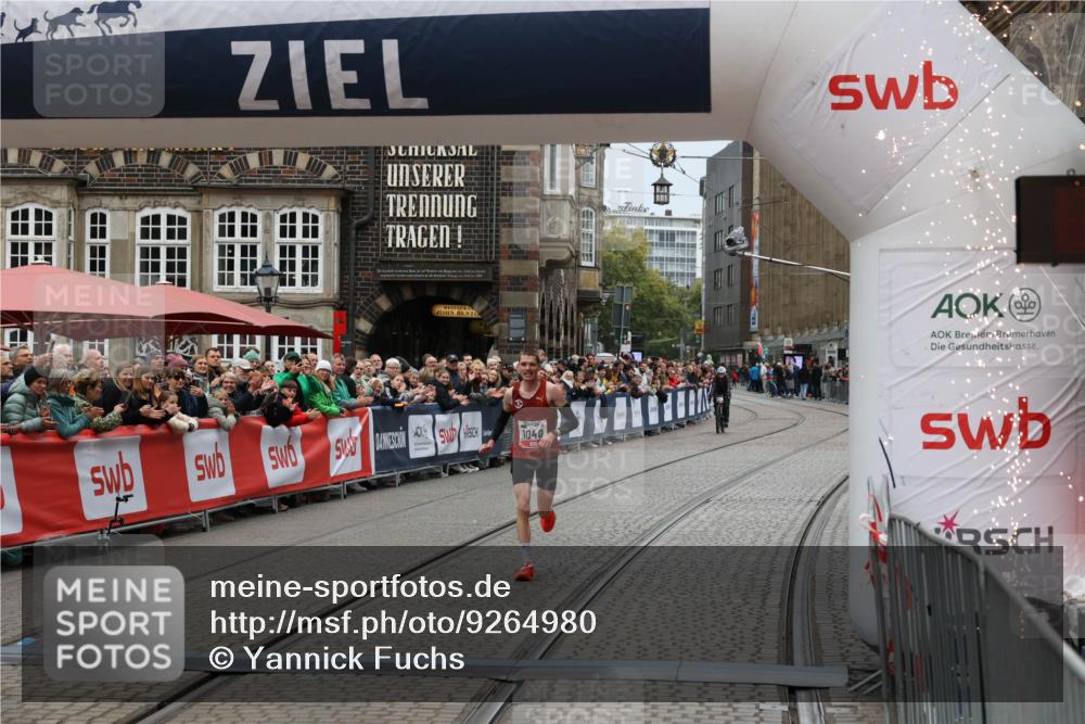 05.10.2025 - 20. swb-Marathon Bremen Yannick Fuchs http://msf.ph/oto/9264980 05.10.2025 12:06:33 Ziel 1040 meine-sportfotos.de