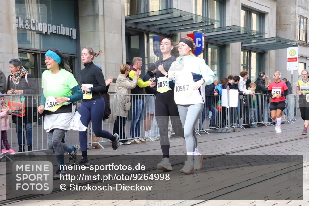 05.10.2025 - 20. swb-Marathon Bremen Strokosch-Dieckow http://msf.ph/oto/9264998 05.10.2025 11:04:28 Ziel 9220, 9409, 9530, 9532, 9623, 9750, 9765, 9771, 9812, 9813, 9866, 9915, 9927, 10422, 10451, 10485, 10532, 10557, 10674, 10684, 10771, 10869, 10891, 10964, 11035, 11090, 11180, 11196, 11315, 11372, 11427, 11478, 11542, 11546, 11559, 11615, 11636, 9220, 9409, 9530, 9532, 9623, 9750, 9765, 9771, 9812, 9813, 9866, 9915, 9927, 10422, 10451, 10485, 10532, 10557, 10674, 10684, 10771, 10869, 10891, 10964, 11035, 11090, 11180, 11196, 11315, 11372, 11427, 11478, 11542, 11546 meine-sportfotos.de