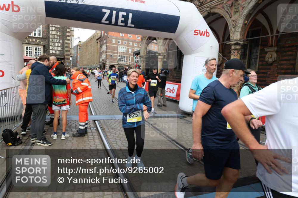 05.10.2025 - 20. swb-Marathon Bremen Yannick Fuchs http://msf.ph/oto/9265002 05.10.2025 10:50:56 Ziel 7733, 9230, 9251, 9277, 9658, 9715, 9742, 9832, 9888, 9966, 9969, 9975, 10043, 10224, 10279, 10479, 10689, 11451, 11543, 11661 meine-sportfotos.de