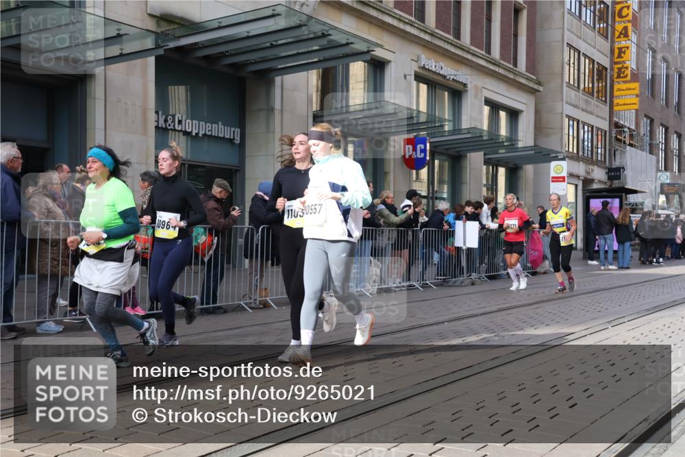 05.10.2025 - 20. swb-Marathon Bremen Strokosch-Dieckow http://msf.ph/oto/9265021 05.10.2025 11:04:29 Ziel 9220, 9409, 9530, 9532, 9623, 9660, 9750, 9765, 9771, 9812, 9813, 9866, 9915, 9927, 10422, 10451, 10485, 10532, 10557, 10684, 10771, 10891, 10964, 11035, 11090, 11180, 11196, 11315, 11372, 11427, 11478, 11546, 11559, 11615, 11636, 9220, 9409, 9530, 9532, 9623, 9660, 9750, 9765, 9771, 9812, 9813, 9866, 9915, 9927, 10422, 10451, 10485, 10532, 10557, 10684, 10771, 10891, 10964, 11035, 11090, 11180, 11196, 11315, 11372, 11427, 11478, 11546 meine-sportfotos.de