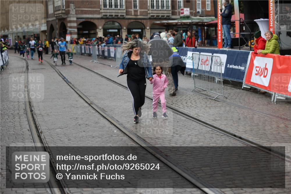 05.10.2025 - 20. swb-Marathon Bremen Yannick Fuchs http://msf.ph/oto/9265024 05.10.2025 15:25:27 Ziel  meine-sportfotos.de