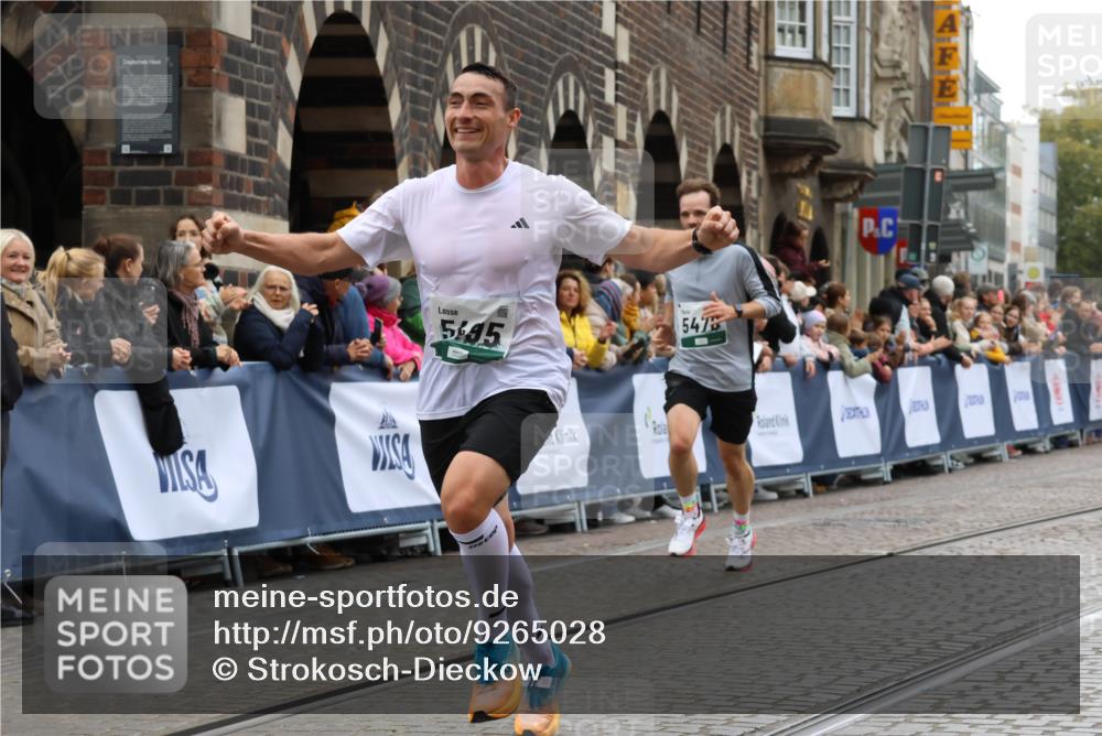 05.10.2025 - 20. swb-Marathon Bremen Strokosch-Dieckow http://msf.ph/oto/9265028 05.10.2025 12:58:59 Ziel 3435, 4664, 5470, 5495, 8053 meine-sportfotos.de