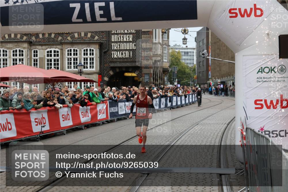 05.10.2025 - 20. swb-Marathon Bremen Yannick Fuchs http://msf.ph/oto/9265039 05.10.2025 12:06:33 Ziel 1040 meine-sportfotos.de