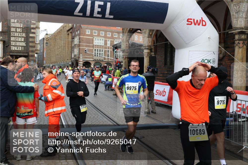 05.10.2025 - 20. swb-Marathon Bremen Yannick Fuchs http://msf.ph/oto/9265047 05.10.2025 10:50:58 Ziel 7733, 9251, 9277, 9399, 9658, 9715, 9742, 9888, 9966, 9969, 9975, 10043, 10224, 10279, 10479, 10689, 11220, 11311, 11543 meine-sportfotos.de