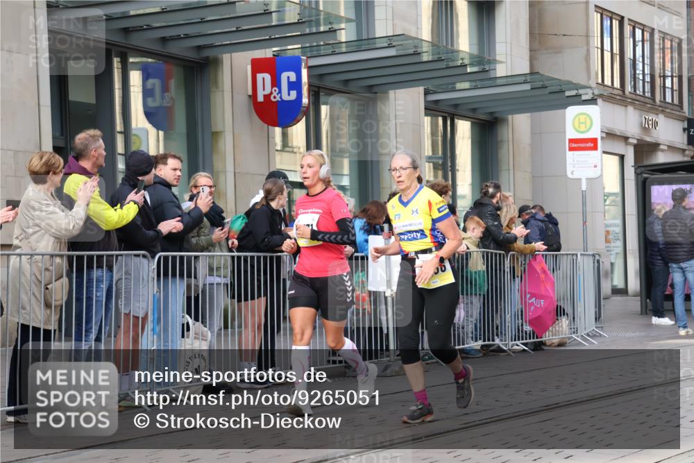 05.10.2025 - 20. swb-Marathon Bremen Strokosch-Dieckow http://msf.ph/oto/9265051 05.10.2025 11:04:30 Ziel 9220, 9409, 9530, 9532, 9623, 9660, 9750, 9765, 9771, 9812, 9813, 9866, 9915, 9927, 10422, 10451, 10485, 10532, 10557, 10684, 10771, 10891, 10964, 11035, 11090, 11180, 11315, 11372, 11427, 11478, 11546, 11559, 11615, 11636, 9220, 9409, 9530, 9532, 9623, 9660, 9750, 9765, 9771, 9812, 9813, 9866, 9915, 9927, 10422, 10451, 10485, 10532, 10557, 10684, 10771, 10891, 10964, 11035, 11090, 11180, 11315, 11372, 11427, 11478, 11546 meine-sportfotos.de