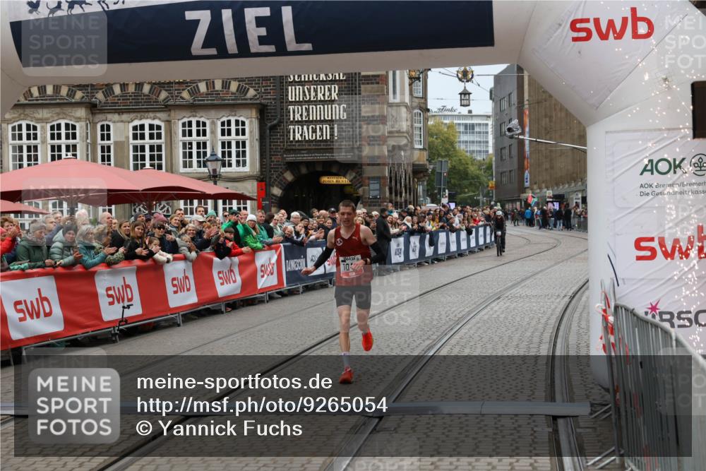 05.10.2025 - 20. swb-Marathon Bremen Yannick Fuchs http://msf.ph/oto/9265054 05.10.2025 12:06:34 Ziel 1040 meine-sportfotos.de