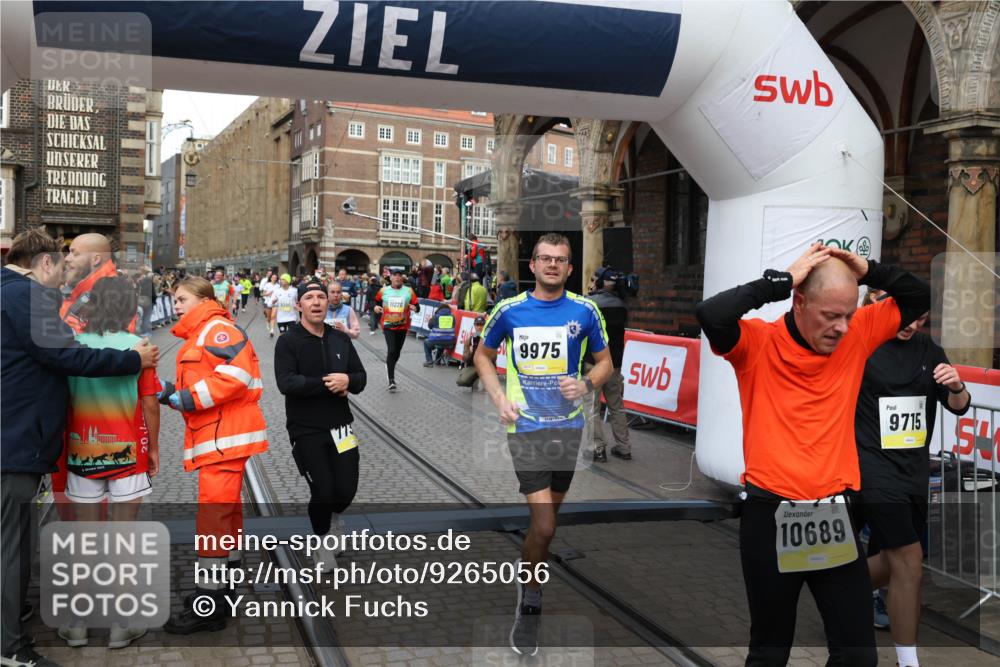 05.10.2025 - 20. swb-Marathon Bremen Yannick Fuchs http://msf.ph/oto/9265056 05.10.2025 10:50:58 Ziel 7733, 9251, 9277, 9399, 9658, 9715, 9742, 9888, 9966, 9969, 9975, 10043, 10224, 10279, 10479, 10689, 11220, 11311, 11543 meine-sportfotos.de