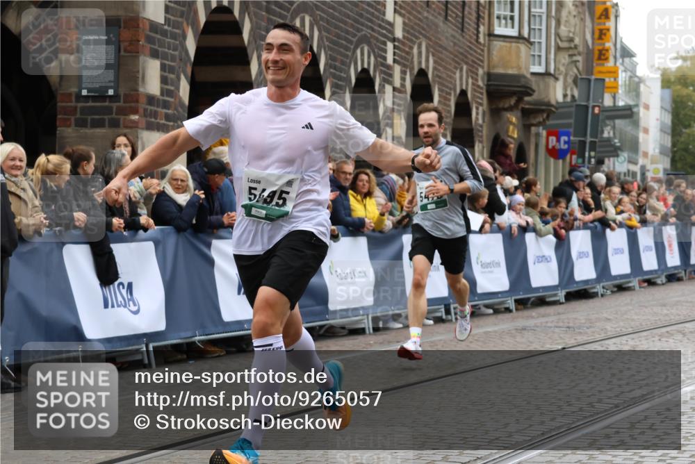 05.10.2025 - 20. swb-Marathon Bremen Strokosch-Dieckow http://msf.ph/oto/9265057 05.10.2025 12:58:59 Ziel 3435, 4664, 5470, 5495, 8053 meine-sportfotos.de