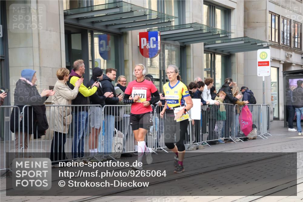 05.10.2025 - 20. swb-Marathon Bremen Strokosch-Dieckow http://msf.ph/oto/9265064 05.10.2025 11:04:30 Ziel 9220, 9409, 9530, 9532, 9623, 9660, 9750, 9765, 9771, 9812, 9813, 9866, 9915, 9927, 10422, 10451, 10485, 10532, 10557, 10684, 10771, 10891, 10964, 11035, 11090, 11180, 11315, 11372, 11427, 11478, 11546, 11559, 11615, 11636, 9220, 9409, 9530, 9532, 9623, 9660, 9750, 9765, 9771, 9812, 9813, 9866, 9915, 9927, 10422, 10451, 10485, 10532, 10557, 10684, 10771, 10891, 10964, 11035, 11090, 11180, 11315, 11372, 11427, 11478, 11546 meine-sportfotos.de