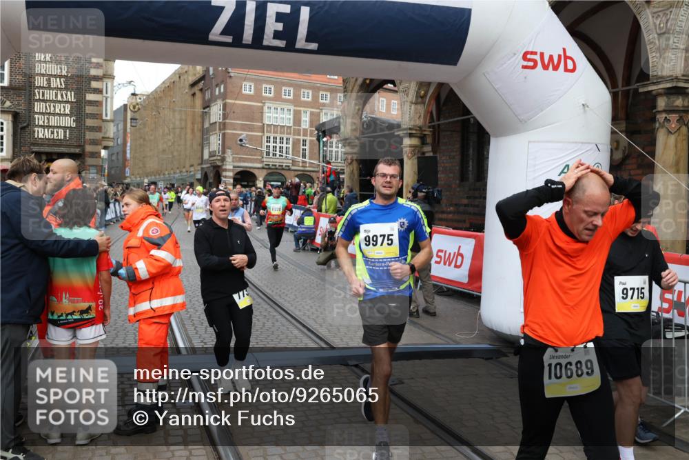 05.10.2025 - 20. swb-Marathon Bremen Yannick Fuchs http://msf.ph/oto/9265065 05.10.2025 10:50:58 Ziel 7733, 9251, 9277, 9399, 9658, 9715, 9742, 9888, 9966, 9969, 9975, 10043, 10224, 10279, 10479, 10689, 11220, 11311, 11543 meine-sportfotos.de
