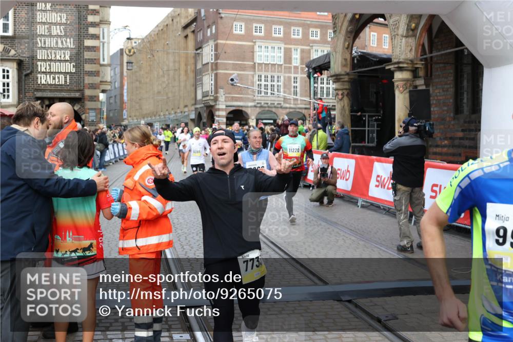 05.10.2025 - 20. swb-Marathon Bremen Yannick Fuchs http://msf.ph/oto/9265075 05.10.2025 10:50:58 Ziel 7733, 9251, 9277, 9399, 9658, 9715, 9742, 9888, 9966, 9969, 9975, 10043, 10224, 10279, 10479, 10689, 11220, 11311, 11543 meine-sportfotos.de