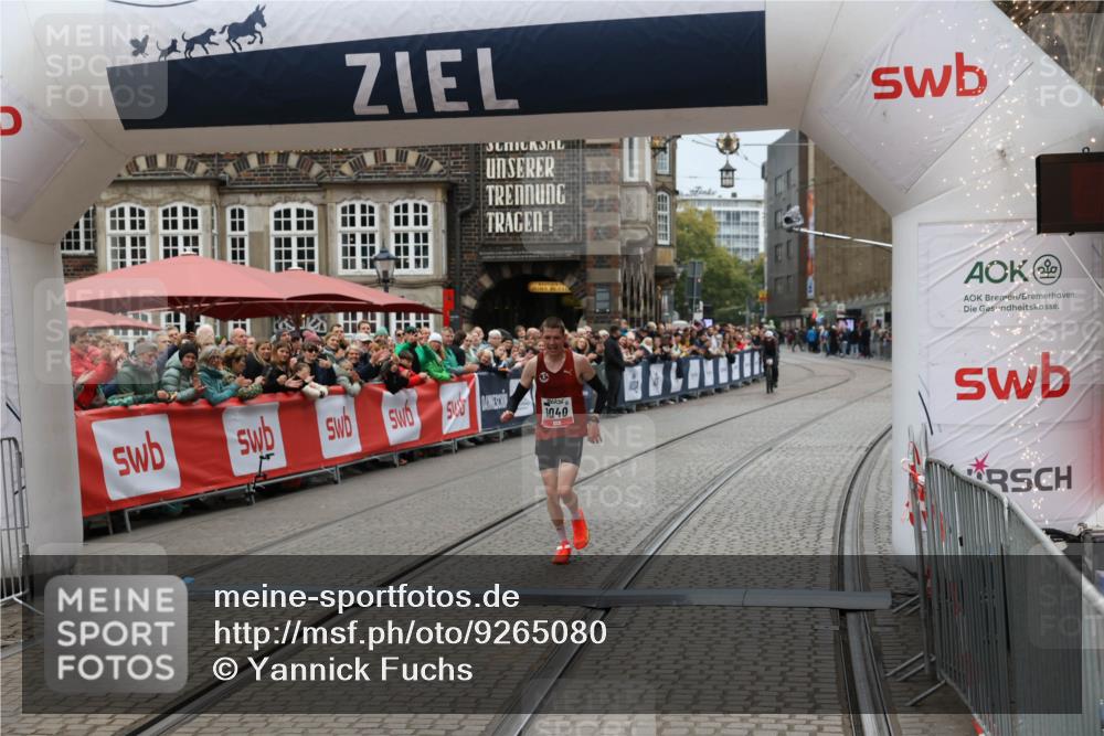 05.10.2025 - 20. swb-Marathon Bremen Yannick Fuchs http://msf.ph/oto/9265080 05.10.2025 12:06:34 Ziel 1040 meine-sportfotos.de