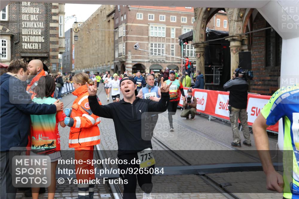 05.10.2025 - 20. swb-Marathon Bremen Yannick Fuchs http://msf.ph/oto/9265084 05.10.2025 10:50:59 Ziel 7733, 9251, 9277, 9399, 9658, 9715, 9742, 9888, 9966, 9975, 10029, 10224, 10227, 10279, 10479, 10689, 11220, 11311, 11543 meine-sportfotos.de