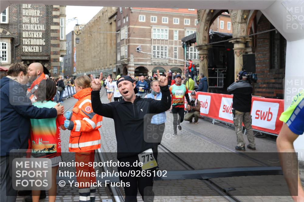 05.10.2025 - 20. swb-Marathon Bremen Yannick Fuchs http://msf.ph/oto/9265102 05.10.2025 10:50:59 Ziel 7733, 9251, 9277, 9399, 9658, 9715, 9742, 9888, 9966, 9975, 10029, 10224, 10227, 10279, 10479, 10689, 11220, 11311, 11543 meine-sportfotos.de
