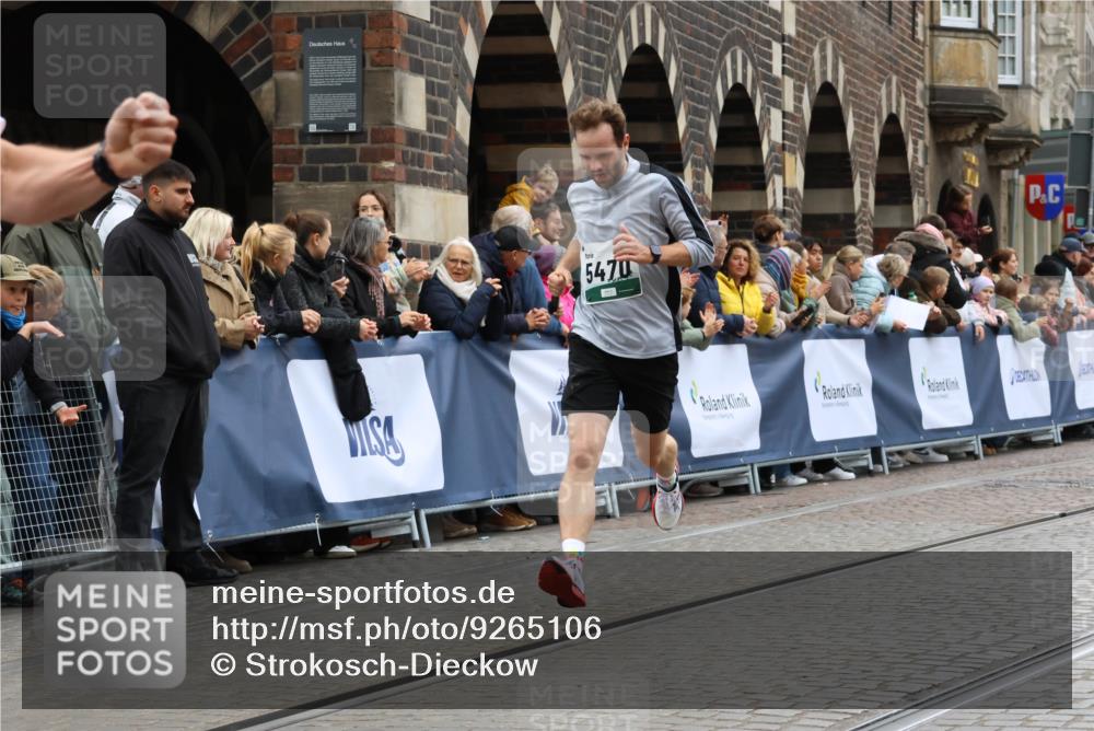 05.10.2025 - 20. swb-Marathon Bremen Strokosch-Dieckow http://msf.ph/oto/9265106 05.10.2025 12:58:59 Ziel 3435, 4664, 5470, 5495, 8053 meine-sportfotos.de