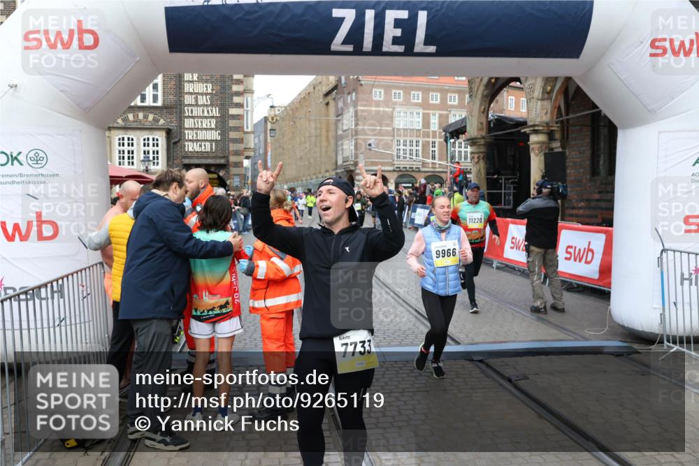 05.10.2025 - 20. swb-Marathon Bremen Yannick Fuchs http://msf.ph/oto/9265119 05.10.2025 10:50:59 Ziel 7733, 9251, 9277, 9399, 9658, 9715, 9742, 9888, 9966, 9975, 10029, 10224, 10227, 10279, 10479, 10689, 11220, 11311, 11543 meine-sportfotos.de