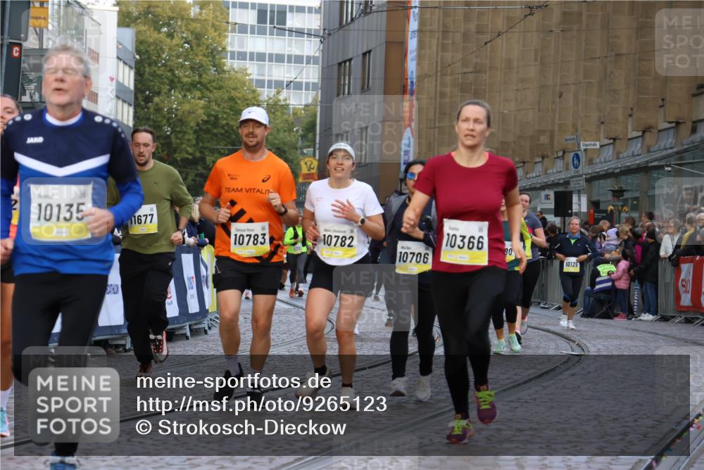 05.10.2025 - 20. swb-Marathon Bremen Strokosch-Dieckow http://msf.ph/oto/9265123 05.10.2025 11:07:54 Ziel 8123, 9212, 10135, 10365, 10366, 10706, 10782, 10783, 11677 meine-sportfotos.de