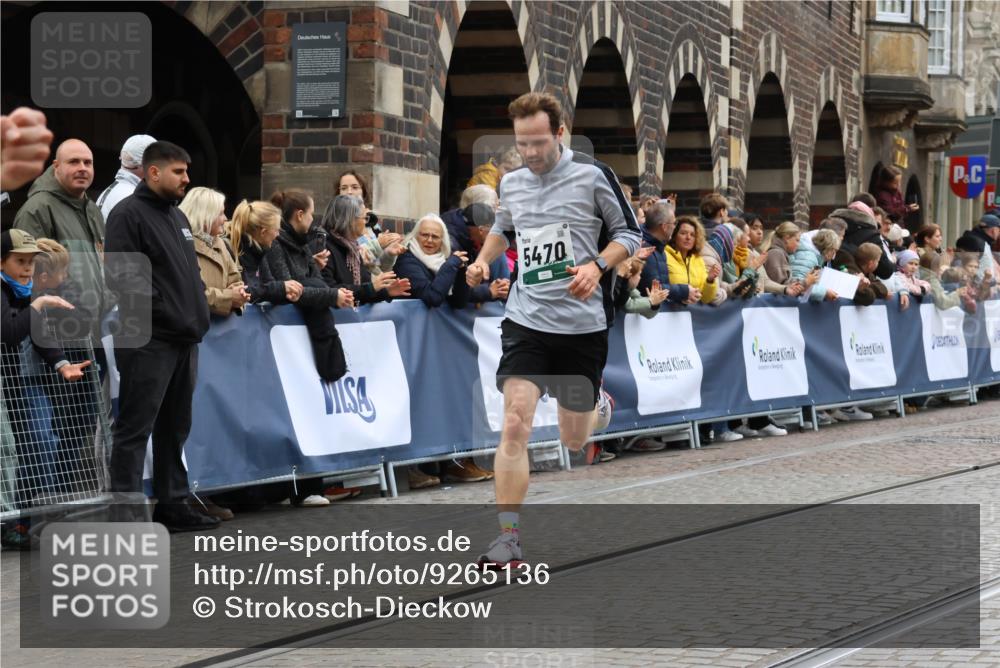 05.10.2025 - 20. swb-Marathon Bremen Strokosch-Dieckow http://msf.ph/oto/9265136 05.10.2025 12:58:59 Ziel 3435, 4664, 5470, 5495, 8053 meine-sportfotos.de