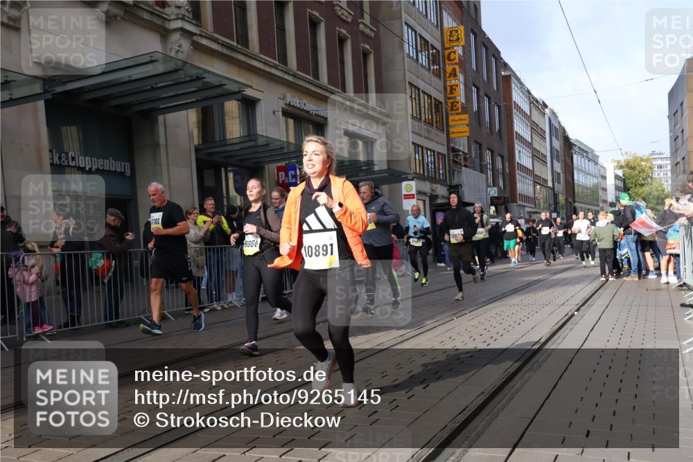 05.10.2025 - 20. swb-Marathon Bremen Strokosch-Dieckow http://msf.ph/oto/9265145 05.10.2025 11:04:36 Ziel 9220, 9409, 9530, 9532, 9642, 9660, 9668, 9765, 9812, 9813, 9866, 9927, 10422, 10451, 10557, 10684, 10771, 10891, 10964, 10965, 11016, 11035, 11090, 11121, 11171, 11180, 11315, 11372, 11412, 11427, 11478, 11546, 11559, 11615, 11636, 9220, 9409, 9530, 9532, 9642, 9660, 9668, 9765, 9812, 9813, 9866, 9927, 10422, 10451, 10557, 10684, 10771, 10891, 10964, 10965, 11016, 11035, 11090, 11121, 11171, 11180, 11315, 11372, 11412, 11427, 11478, 11546 meine-sportfotos.de