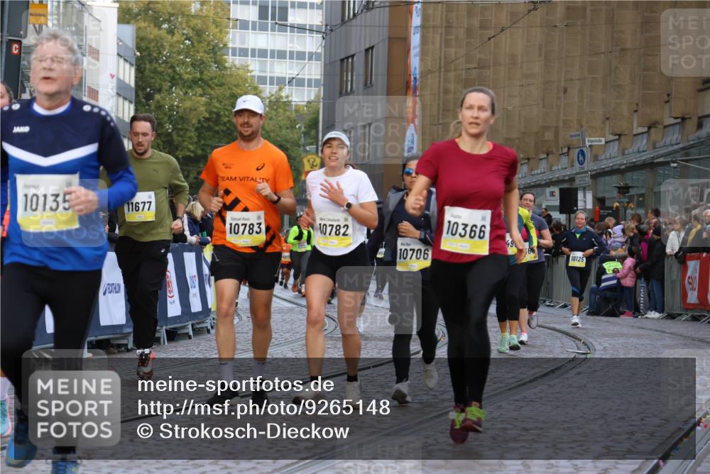 05.10.2025 - 20. swb-Marathon Bremen Strokosch-Dieckow http://msf.ph/oto/9265148 05.10.2025 11:07:54 Ziel 8123, 9212, 10135, 10365, 10366, 10706, 10782, 10783, 11677 meine-sportfotos.de