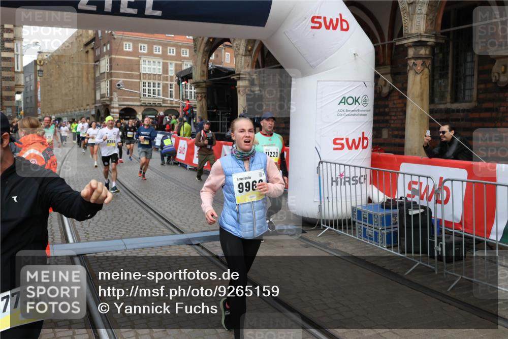 05.10.2025 - 20. swb-Marathon Bremen Yannick Fuchs http://msf.ph/oto/9265159 05.10.2025 10:51:00 Ziel 7733, 9251, 9277, 9399, 9658, 9715, 9742, 9888, 9966, 9975, 10029, 10224, 10227, 10279, 10479, 10534, 10689, 10698, 11220, 11311 meine-sportfotos.de