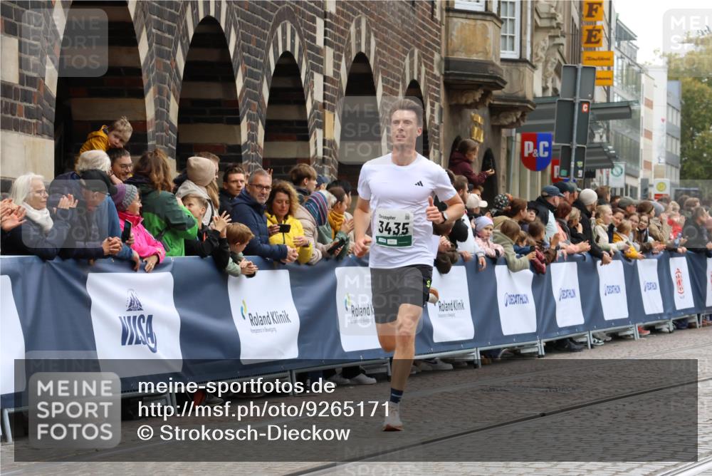 05.10.2025 - 20. swb-Marathon Bremen Strokosch-Dieckow http://msf.ph/oto/9265171 05.10.2025 12:59:01 Ziel 3435, 4664, 8053 meine-sportfotos.de