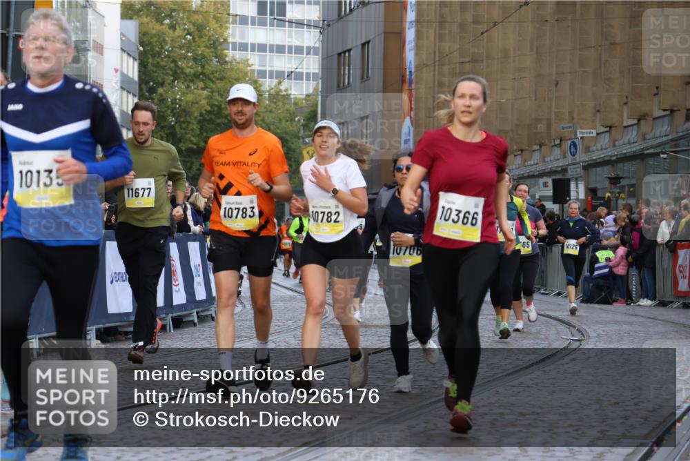05.10.2025 - 20. swb-Marathon Bremen Strokosch-Dieckow http://msf.ph/oto/9265176 05.10.2025 11:07:54 Ziel 8123, 9212, 10135, 10365, 10366, 10706, 10782, 10783, 11677 meine-sportfotos.de