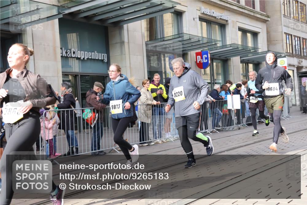 05.10.2025 - 20. swb-Marathon Bremen Strokosch-Dieckow http://msf.ph/oto/9265183 05.10.2025 11:04:37 Ziel 9220, 9409, 9530, 9532, 9642, 9660, 9668, 9812, 9813, 9866, 9927, 10557, 10684, 10771, 10891, 10964, 10965, 11016, 11035, 11090, 11121, 11171, 11180, 11315, 11372, 11412, 11427, 11478, 11559, 11615, 11636, 9220, 9409, 9530, 9532, 9642, 9660, 9668, 9812, 9813, 9866, 9927, 10557, 10684, 10771, 10891, 10964, 10965, 11016, 11035, 11090, 11121, 11171, 11180, 11315, 11372, 11412, 11427, 11478 meine-sportfotos.de